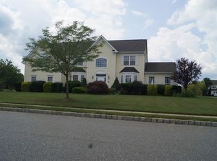 2 Elisha Dr, Allentown, NJ 08501