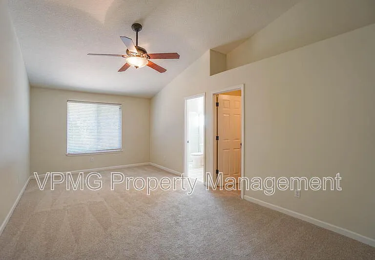 2115 NW 143rd Cir — Photo 26