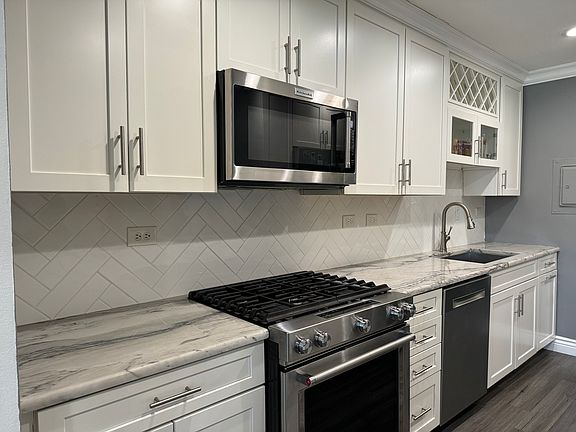 4th image of 2622 N Windsor Dr Unit 103