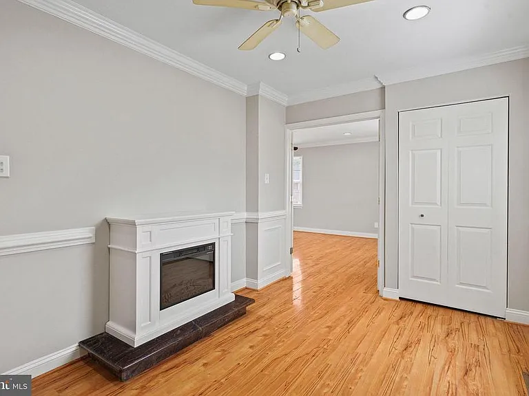 8251 Clifton Farm Ct — Photo 21