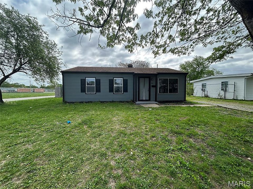 1st image of 700 Saint Martin Dr