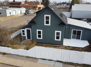 306 1st St W, Hanna, AB T0J 1P0