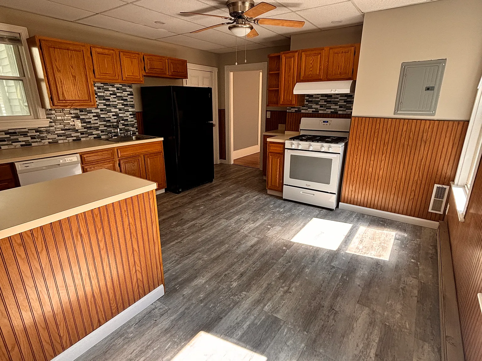 4 bed, 1908 sqft, $4,250 — Photo 2