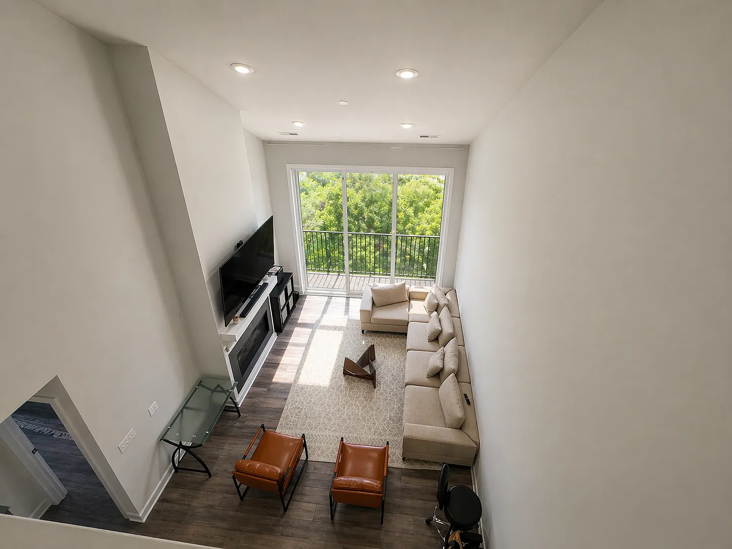 3 bed, 2.5 bath, 2159 sqft, $2,850 — Photo 2