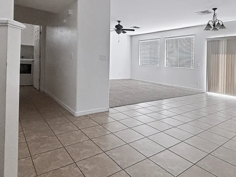 7516 S 27th Pl — Photo 2