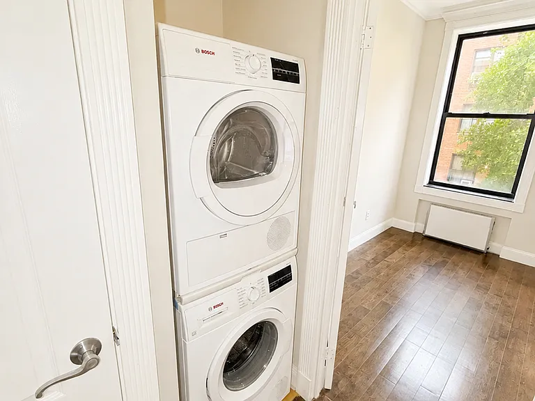 209 E 25th St #2A — Photo 3
