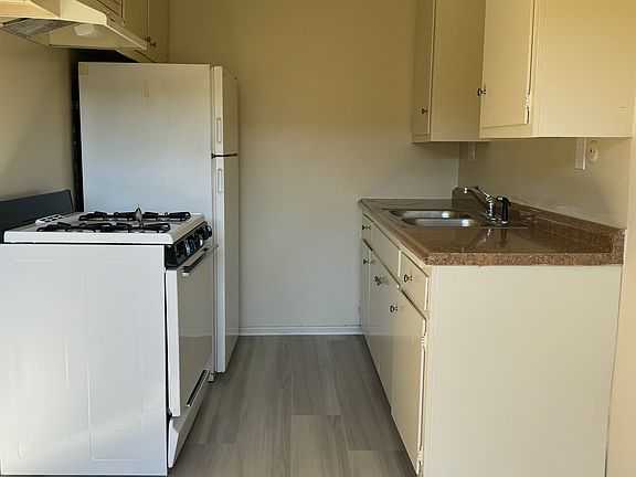 3rd image of 530 N Wilson Ave APT 6