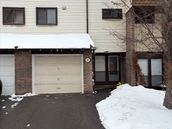 180 Mississauga Valley Blvd #66, Mississauga, ON L5A 3M2