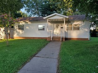 1251 Bainbridge St, Barry, IL 62312