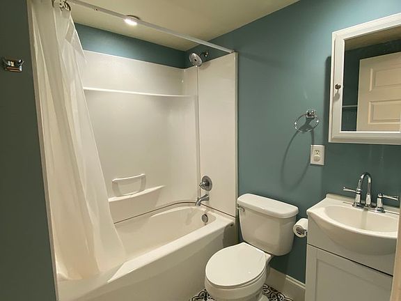 5th image of 4 N Auburn Ave APT A