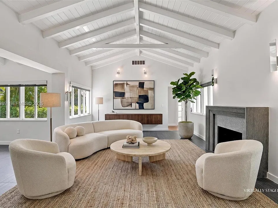 7821 Coquina Dr