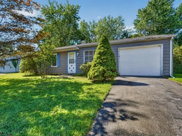 24 Presidential Dr, Washington Boro, NJ 07882