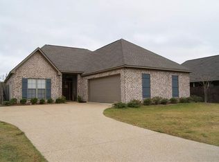 1095 Spanish Oak Dr, Pearl, MS 39208