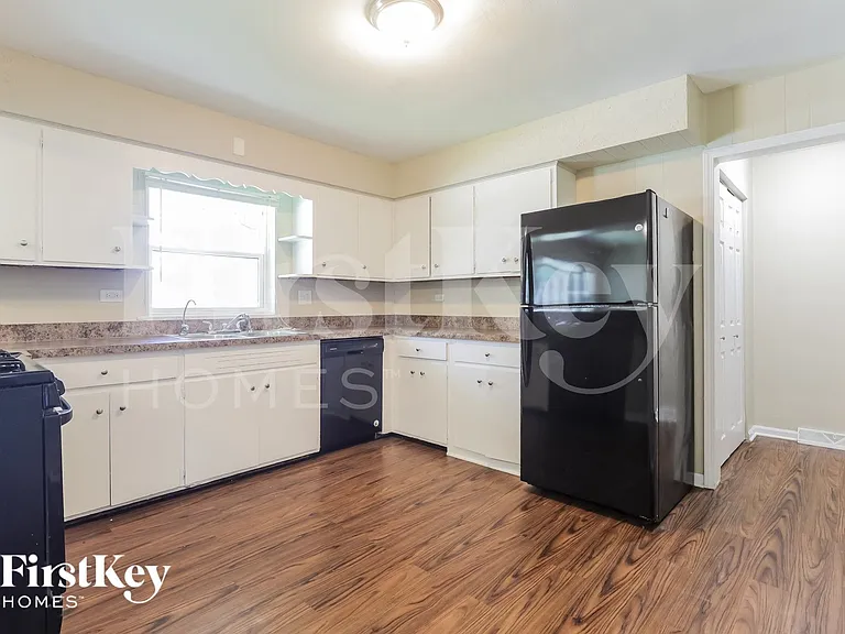 913 S Hugh St — Photo 6