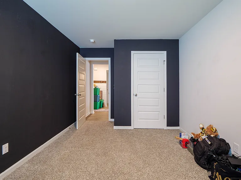 1716 Phillips Cir — Photo 3