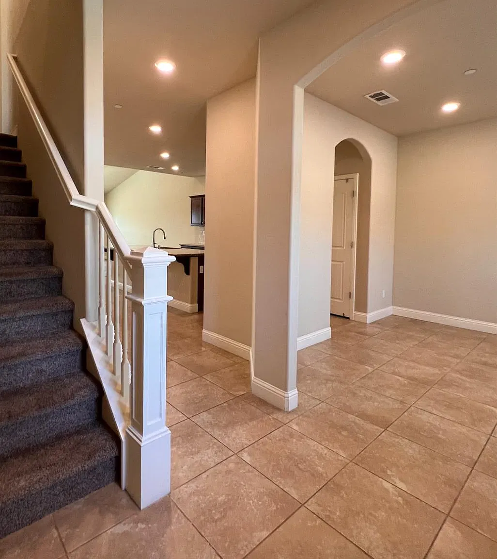 4 bed, 2456 sqft, $2,800 — Photo 4