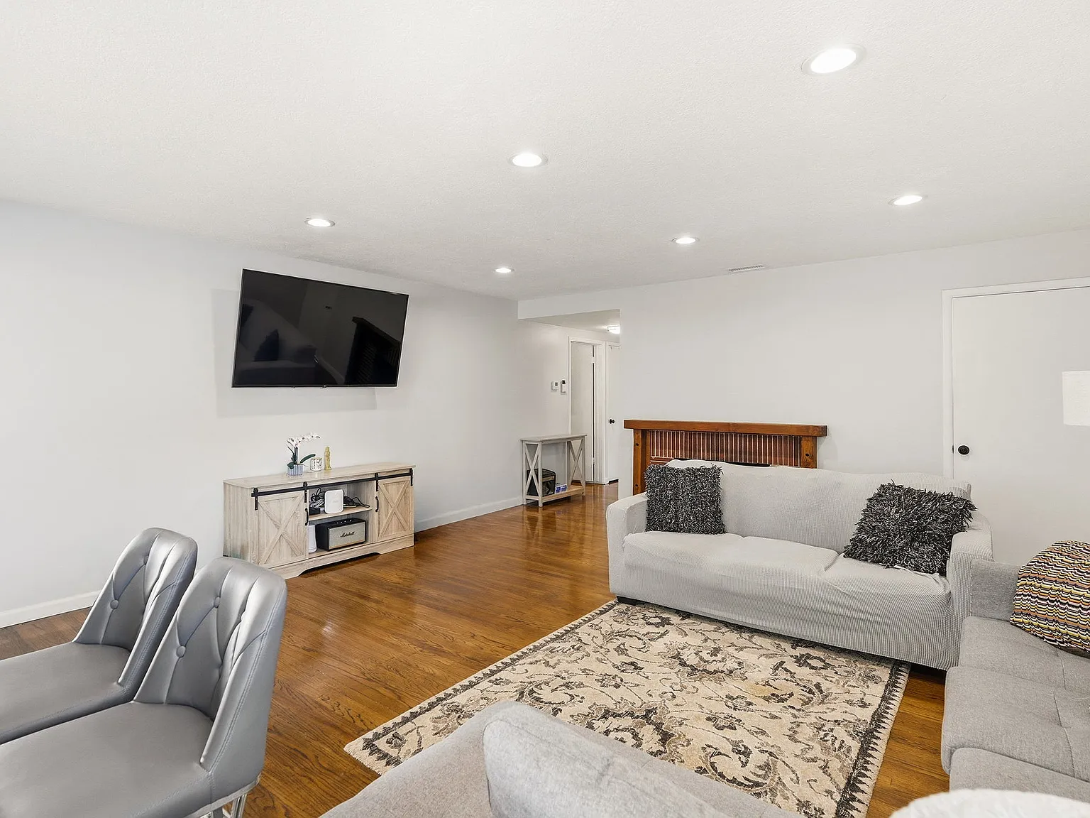 3 bed, 1326 sqft, $4,250 — Photo 4