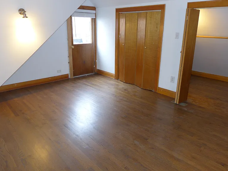 2924 N Lakewood Ave — Photo 7