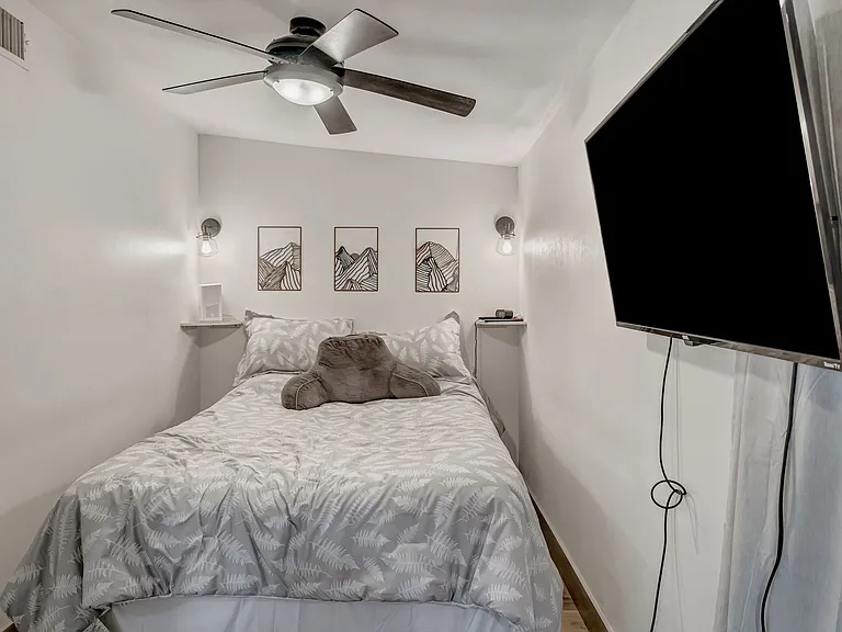 Spence Cir — Photo 14
