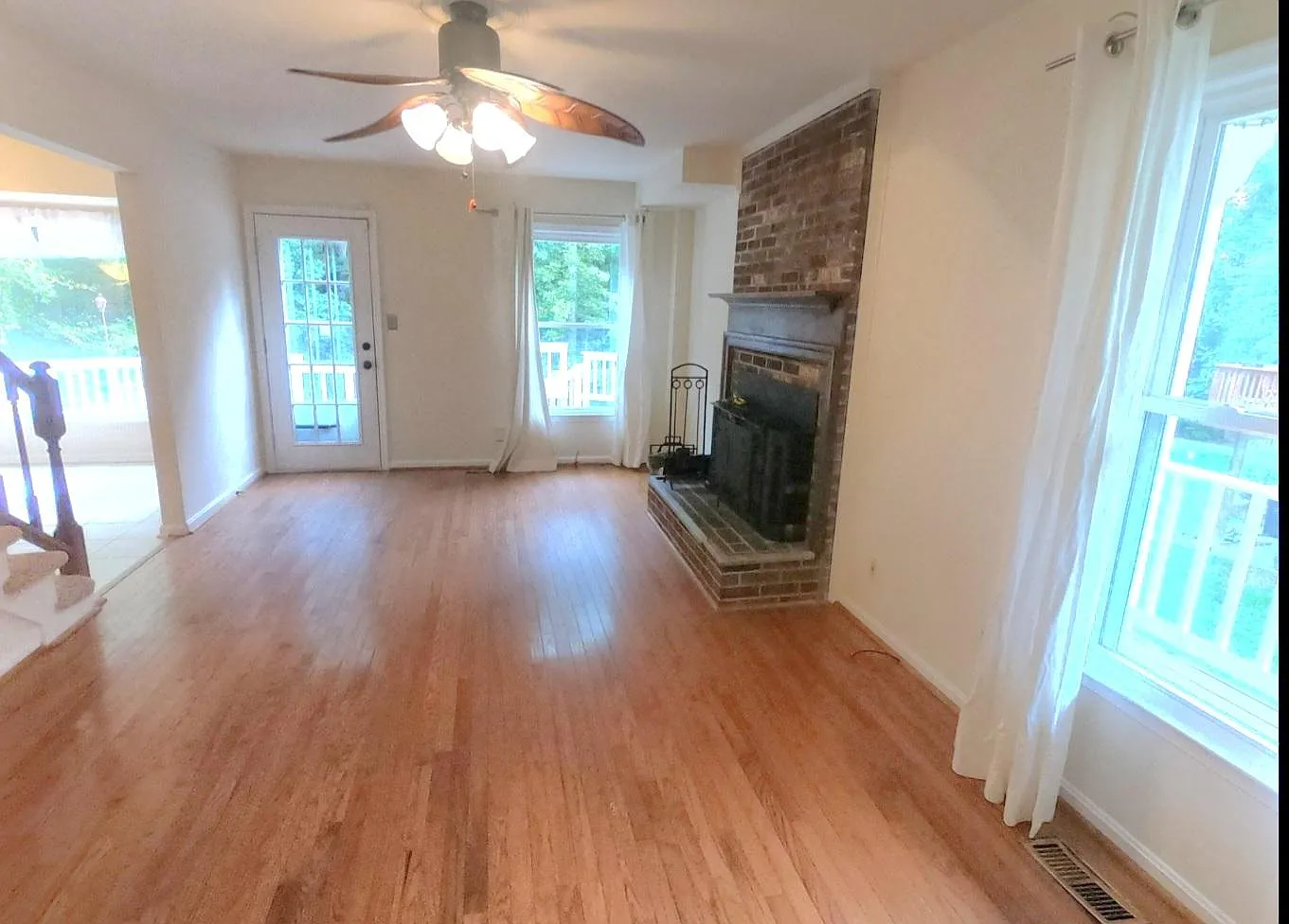 3 bed, 3.5 bath, 2242 sqft, $2,500 — Photo 3