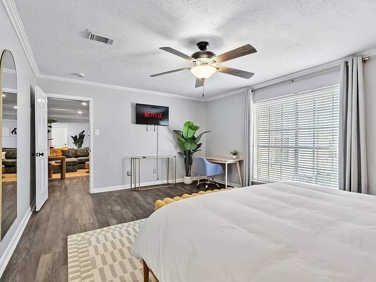 17403 Spicewood Springs Ln — Photo 12