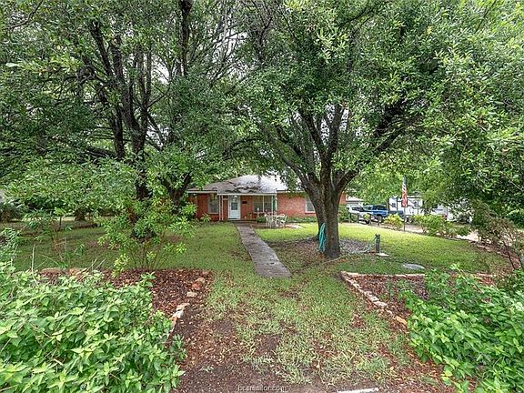 3rd image of 609 Norwood Ln