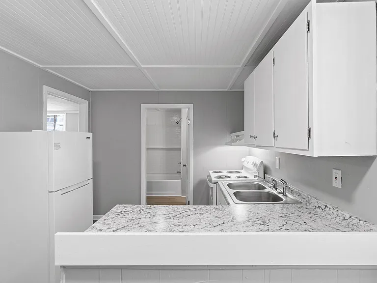 427 Circle Dr — Photo 8