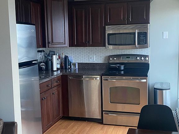 2nd image of 1212 N La Salle St #1704