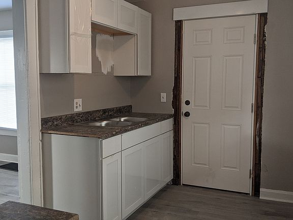 4th image of 1044 Olmstead Ave #1
