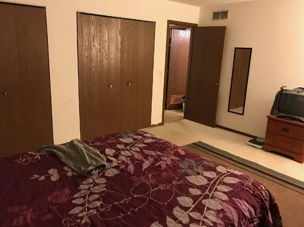 1063 Manchester Ct, South Elgin, IL 60177