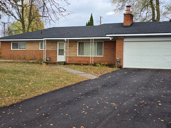 1250 Welch Rd, Walled Lake, MI 48390