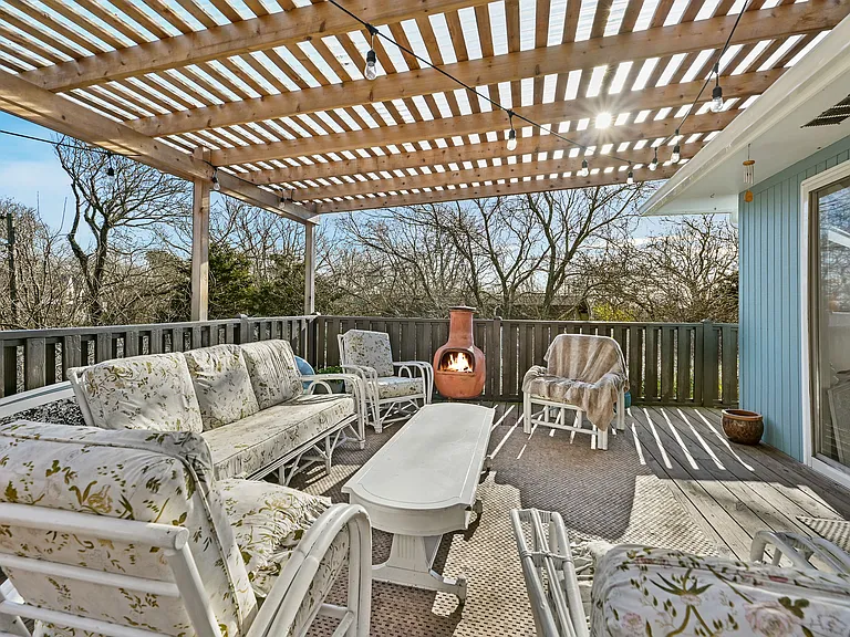 75 Bryan Rd — Photo 8