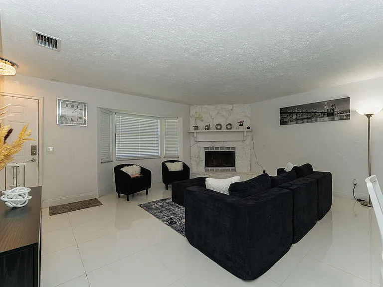 1242 SW Parma Ave — Photo 16