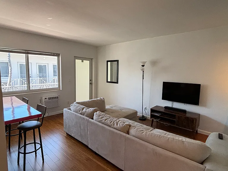 7424 Byron Ave #9B — Photo 16