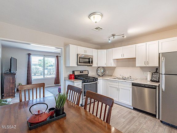 3rd image of 858 W Calle Colado