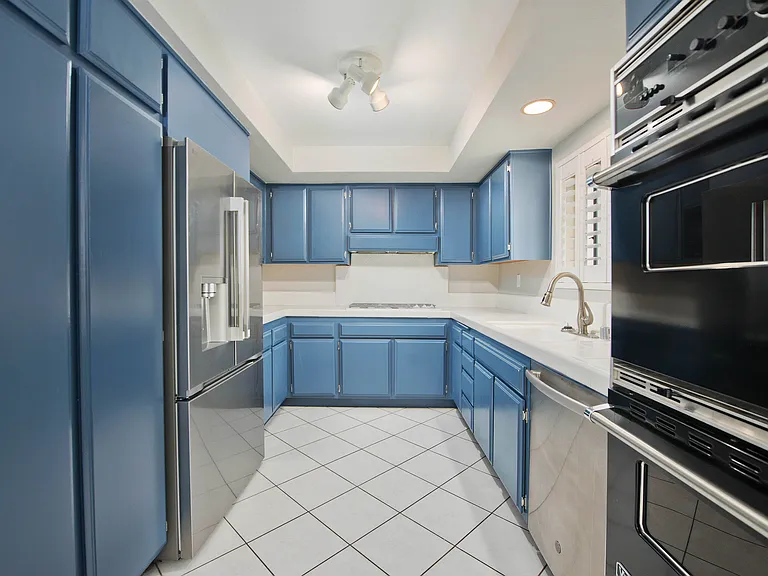 21730 Marylee St — Photo 11