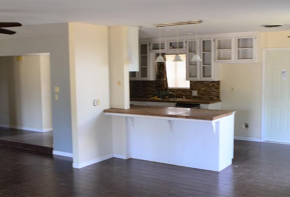 2nd image of 524 Pheasant Ave