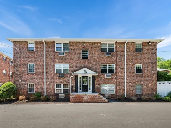 12 Colonial Village Dr APT 8, Arlington, MA 02474