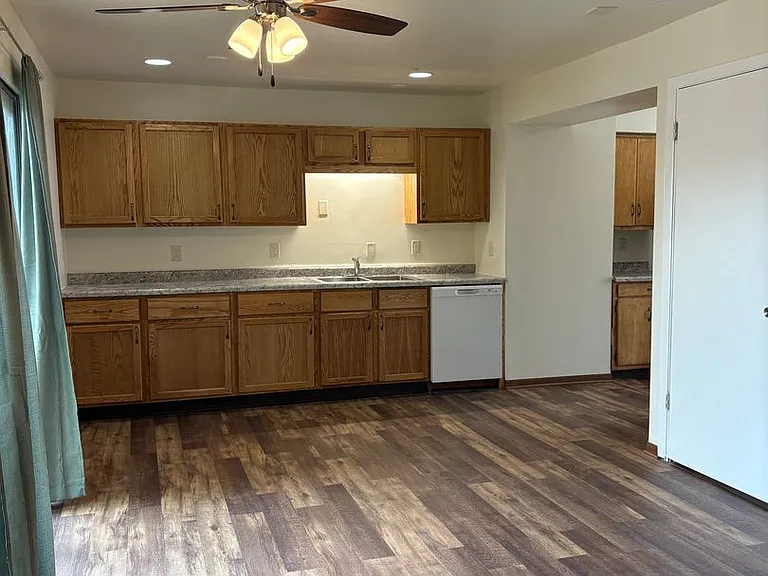 4401-4407 Eastridge Dr — Photo 22
