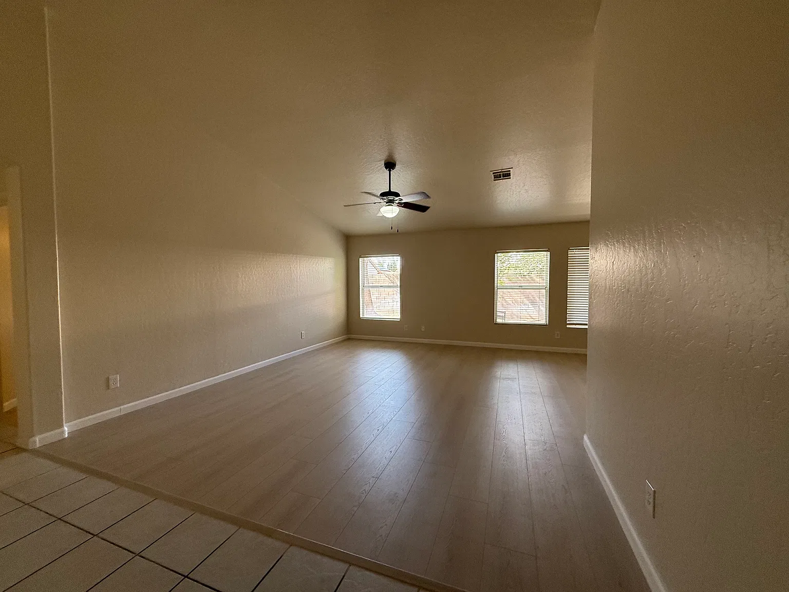 3 bed, 1879 sqft, $2,400 — Photo 2