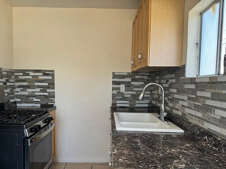 1630 C Ave #D — Photo 2