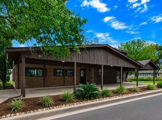 102 Rivercrest Dr, Luling, TX 78648