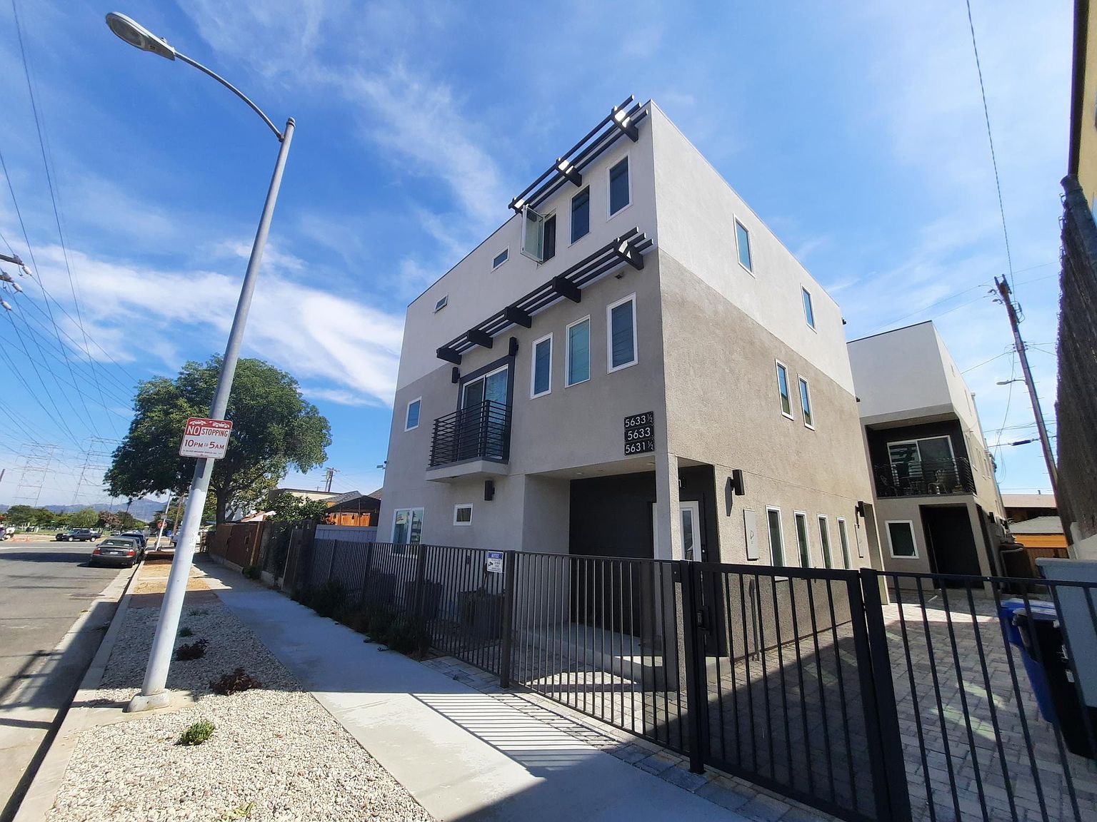 5633 Whitnall Hwy, North Hollywood, CA 91601 | Zillow