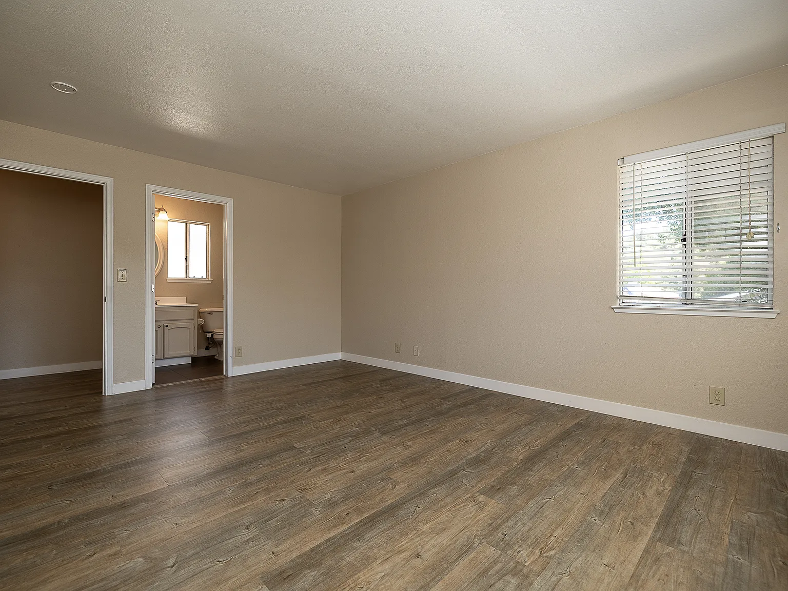 3 bed, 1400 sqft, $3,495 — Photo 4