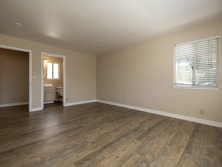 144 W Main Ave — Photo 4