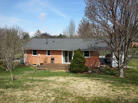 4th image of 70 Greenway Dr