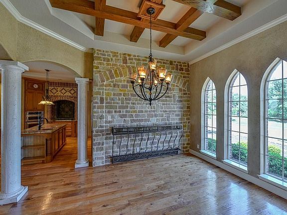 5th image of 1038 Fox Wood Dr