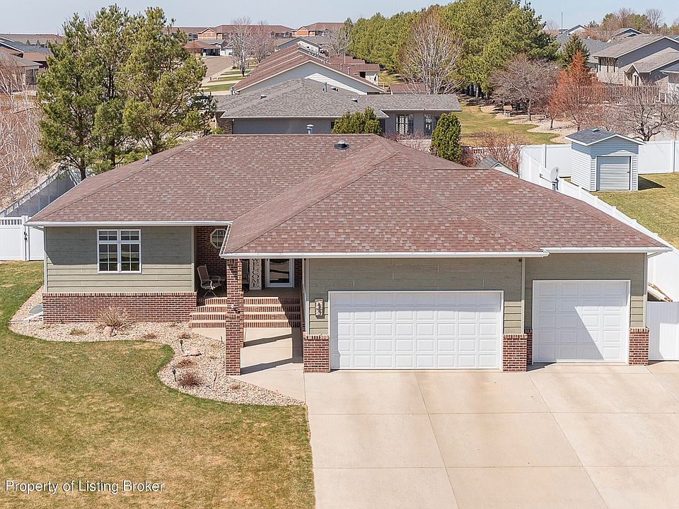 1st image of 227 19th Ave W