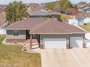 227 19th Ave W, Dickinson, ND 58601