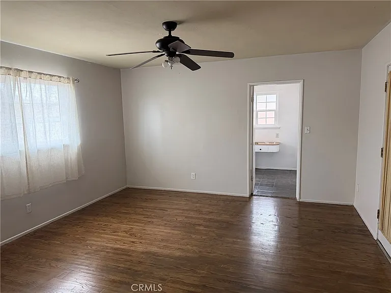 944 N Primrose Ave — Photo 5